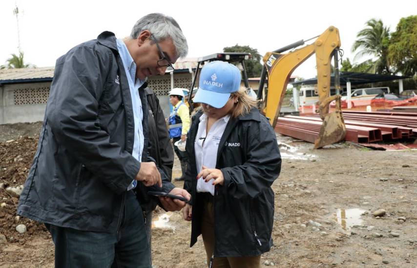 ML | En medio de la visita de la directora Yajaira Pitti.
