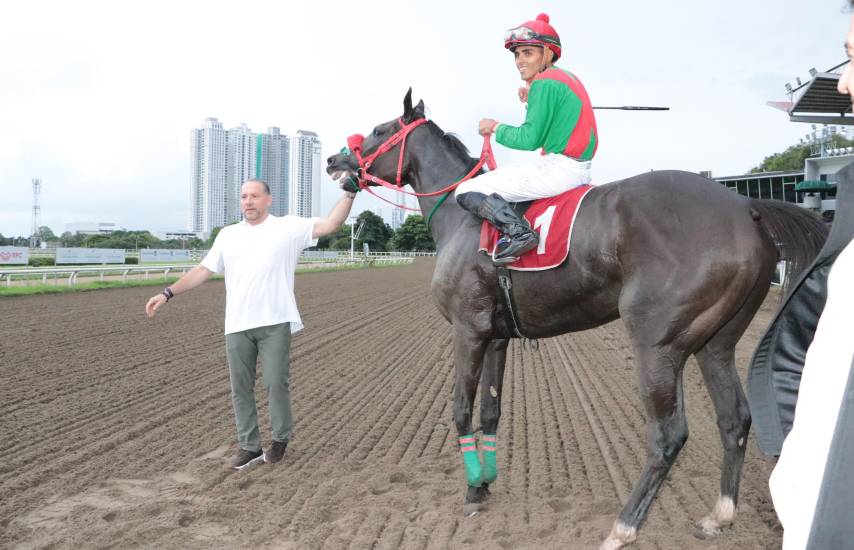 Miss Good Night pone en alto y enaltece al Sud La Alianza
