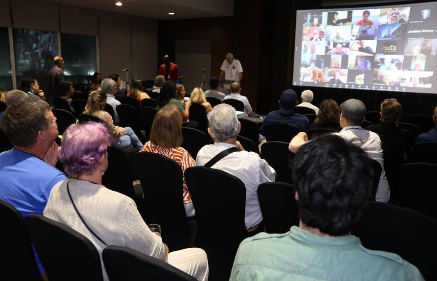 Alcohólicos Anónimos realiza conferencia para compartir experiencias de recuperación
