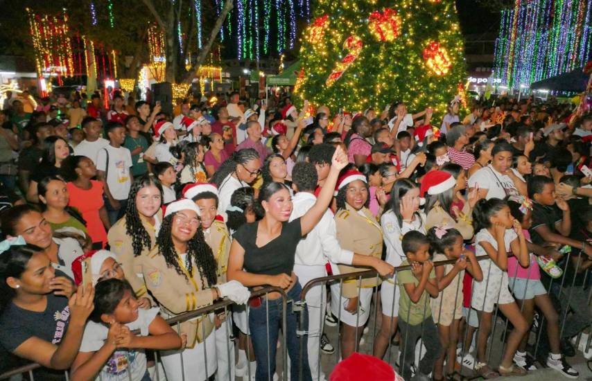 Supermercados Xtra enciende el espíritu navideño en el Parque Heliodoro Patiño en Juan Díaz