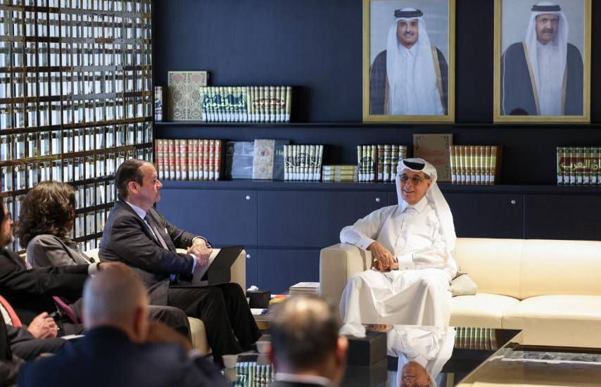 El canciller Martínez - Acha impulsa cooperación cultural durante encuentro en Qatar