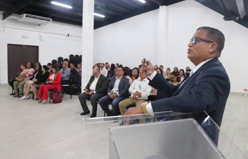 Contraloría y AMUPA capacitan a alcaldes sobre el nuevo Manual de Uso y Manejo de Fondos Públicos