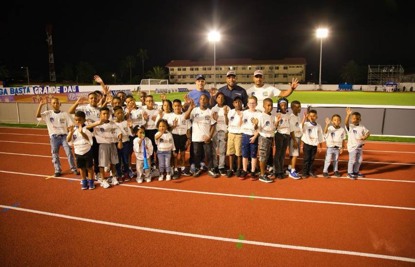 Cobre Panamá y Fundación Árabe Unido abren una nueva cancha de oportunidades para más de 300 niños en Colón