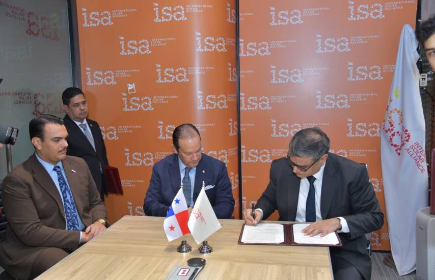 ML | Durante la firma del acuerdo Marco de Asociación País con la Alianza Solar Internacional (ISA).