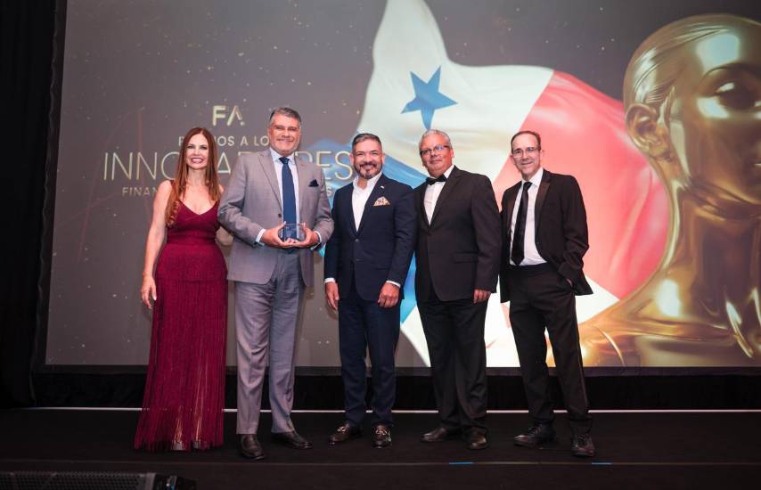 Caja de Ahorros recibe Premio Plata por innovación digital