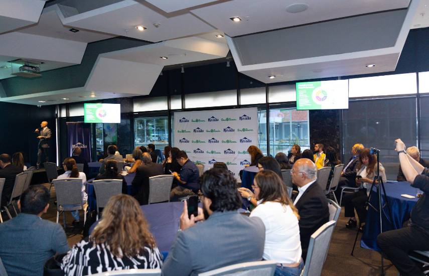 Presentación del Primer Informe de Nutrición.