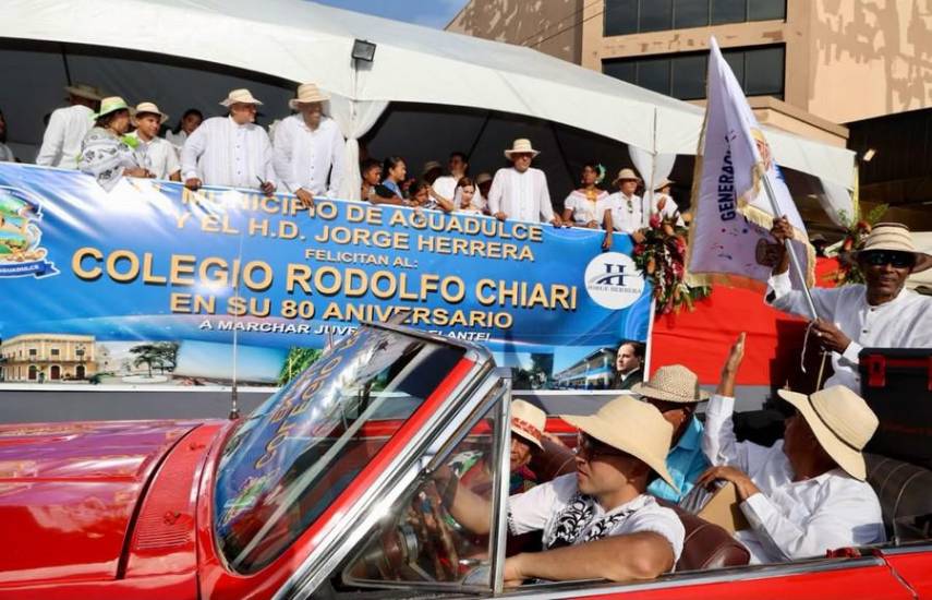 ML | Durante el desarrollo del desfile.