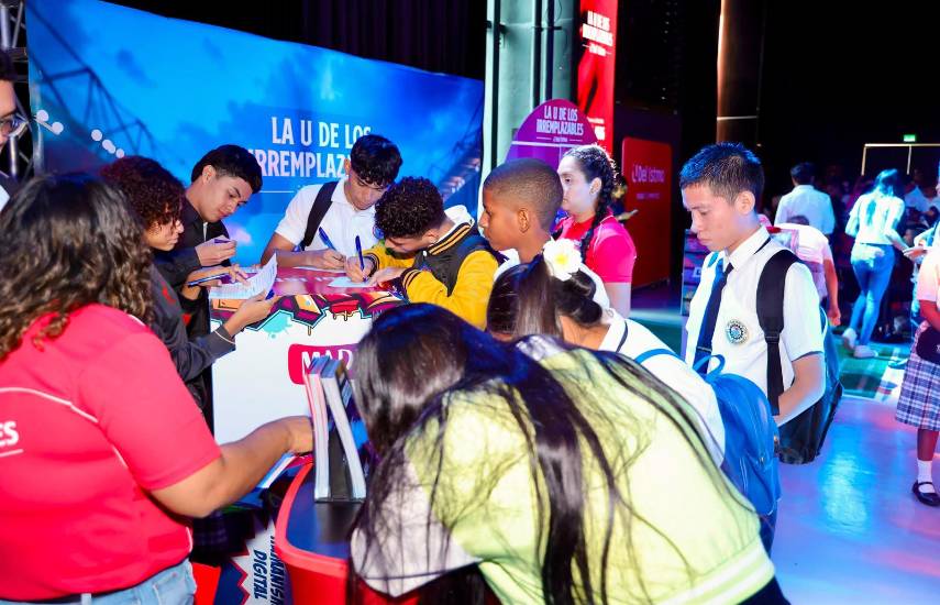Estudiantes exploran carreras en la Expo Vocacional Futuro 360