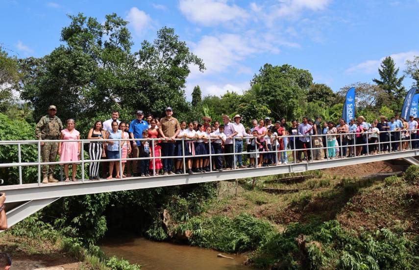 Nuevo puente peatonal mejora la conectividad de comunidades en Herrera