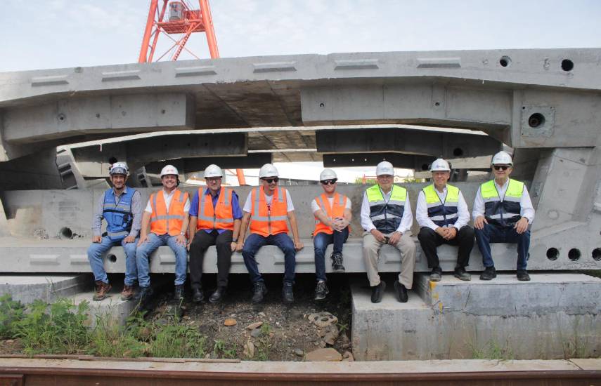 Ministro del MOP y alcalde Mizrachi recorren obras del Cuarto Puente sobre el Canal