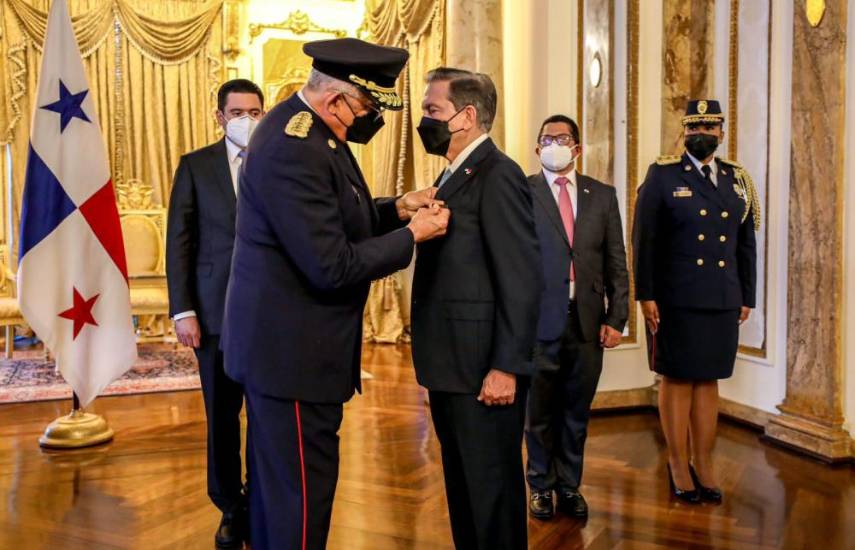 Cortizo recibe grado de Comandante Primer Jefe Honorario del Cuerpo de