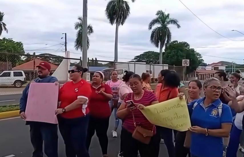 Comunidad educativa de Parita se manifiesta, denuncian deterioro del plantel y fallas en la dirección