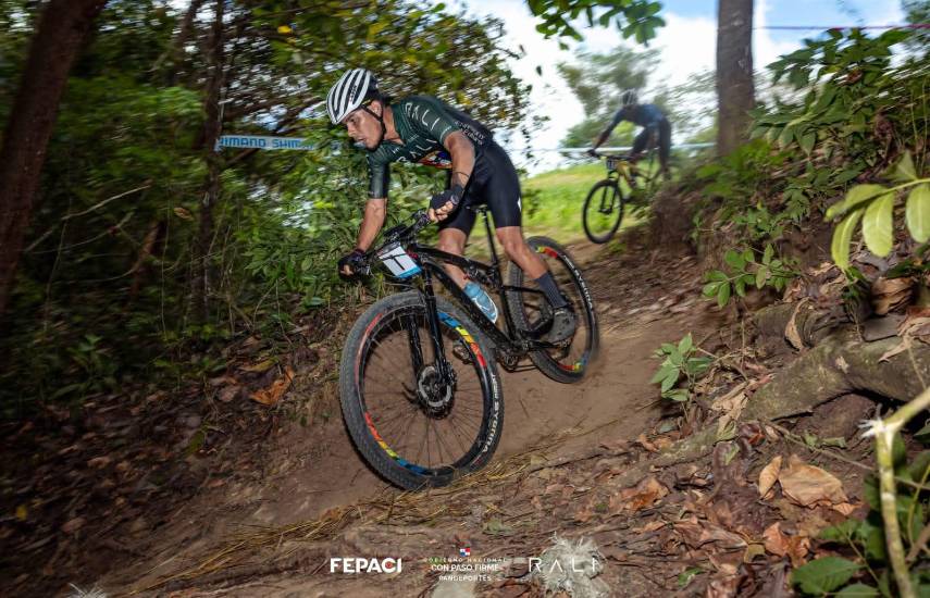 Cortesía | El ciclista Roberto José Herrera Peralta durante una competencia de bici montañera, en Panamá.