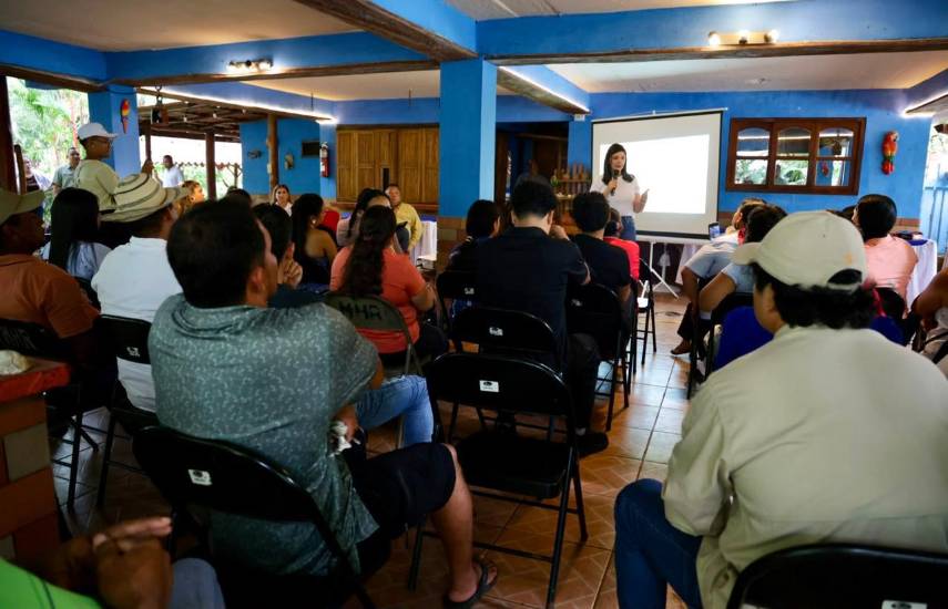 Mitradel impulsa programas de empleo y emprendimiento durante gira en Mariato