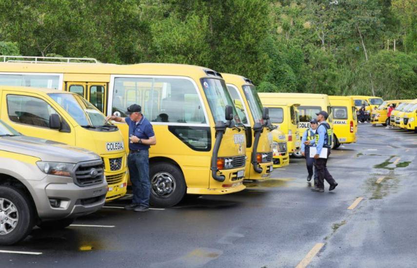 Los transportistas denuncian aumento de buses colegiales piratas en Panamá Oeste