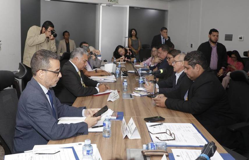 Comisión aprueba en primer debate proyecto sobre inclusión laboral y analiza regulación de albergues