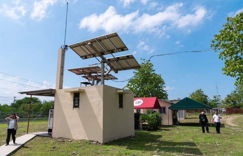 La UTP inaugura laboratorio de paneles solares fotovoltaicos y presenta guía práctica