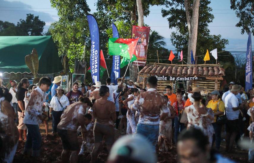 La Mitra celebró 33 años de puro folclore en Panamá Oeste
