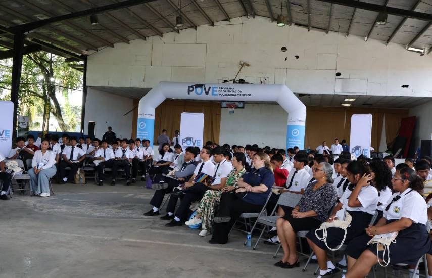 Estudiantes de bachilleratos técnicos en Bocas del Toro reciben orientación vocacional del Mitradel
