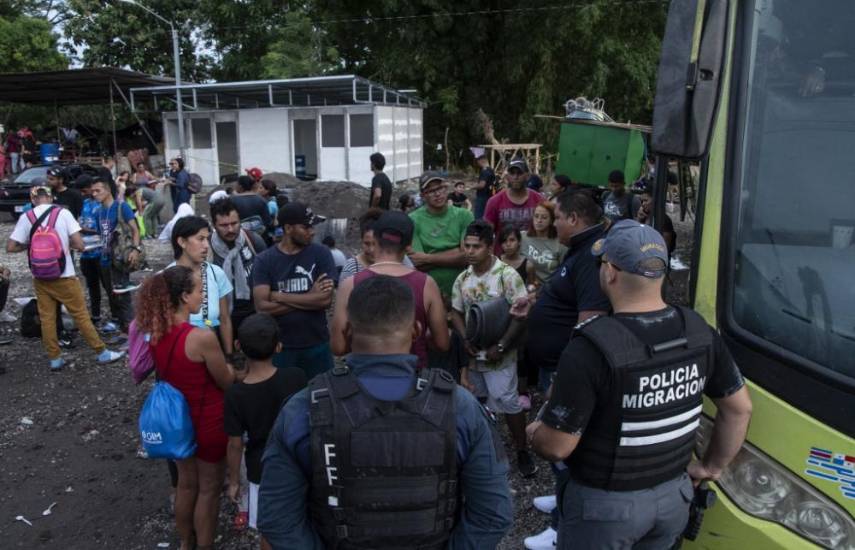 Paso Canoas, un “infierno” para migrantes varados en la frontera de Costa Rica y Panamá