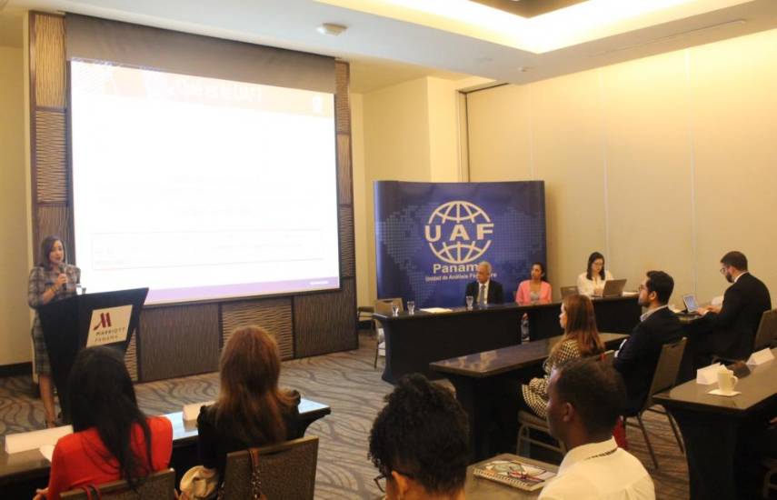 Capacitan a funcionarios para la prevención del blanqueo de capitales