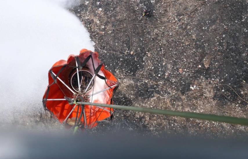 Aeronaves de Panamá y Colombia trabajan en conjunto para apagar incendio en Cerro Patacón