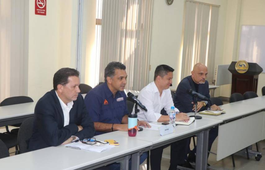 Lombana plantea realizar reformas profundas a la Constitución