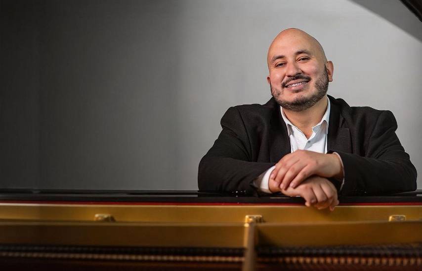 Cortesía | Moisés Estrada es el pianista del “Palacio de las Garzas”, es profesor y ha llevado a sus estudiantes a La Pianotón, el Concurso María Elena Carles, entre otros.