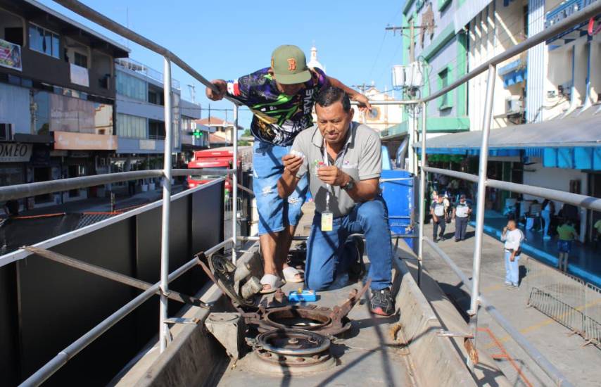 ML | Personal del Idaan durante el operativo.