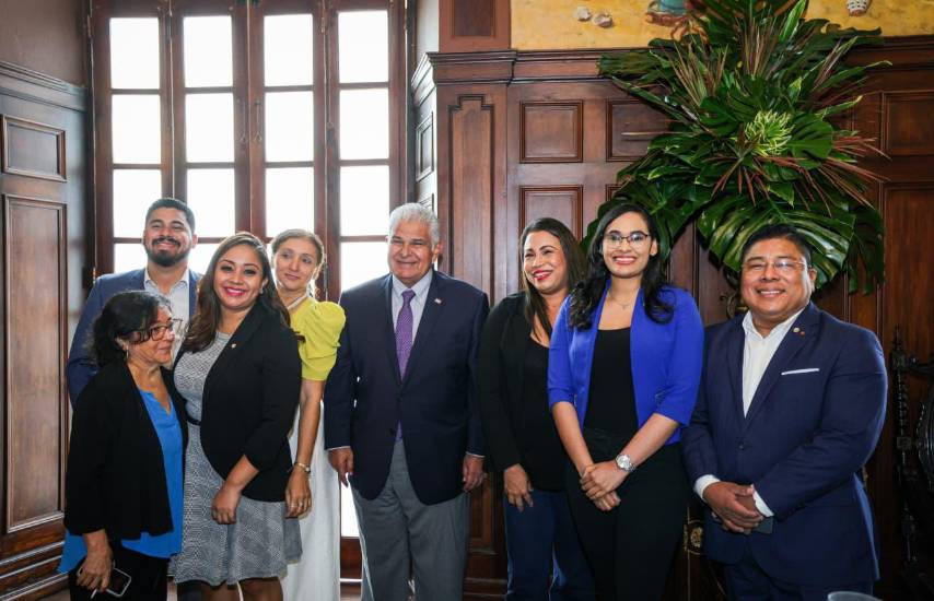 Presidente Mulino reconoce labor de los periodistas