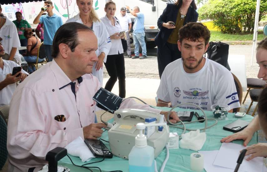 Misión médica israelí brinda atención a residentes de El Chorrillo