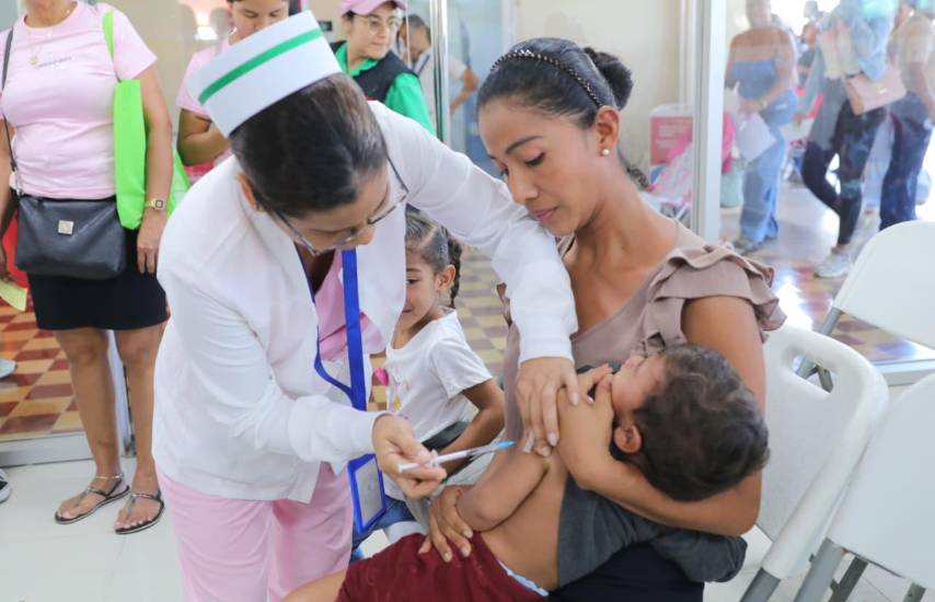 Más de mil personas acceden a servicios médicos gratuitos en jornada integral de salud en Colón
