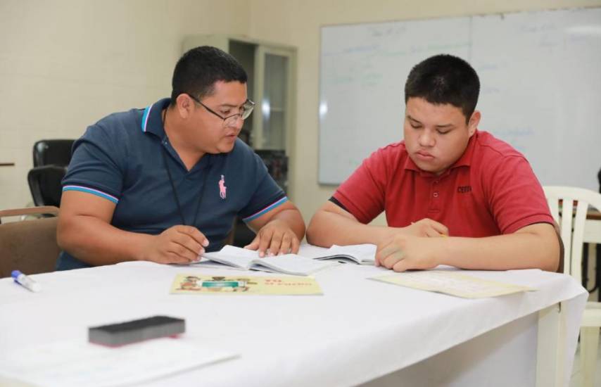 Joven de 15 años se convirtió en el alfabetizado 80 mil del programa “Muévete por Panamá”