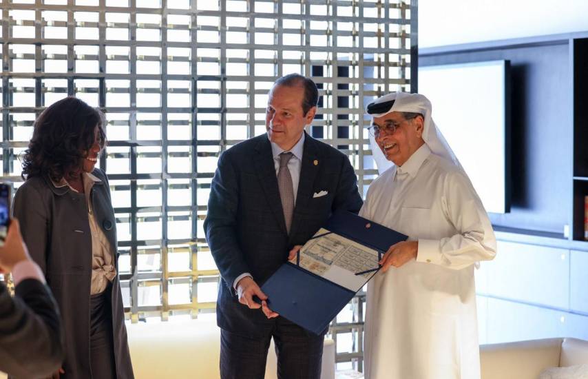 El canciller Martínez - Acha impulsa cooperación cultural durante encuentro en Qatar