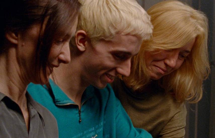 Víctor Iriarte presenta en la Mostra su primer largometraje, “Sobre todo la noche”