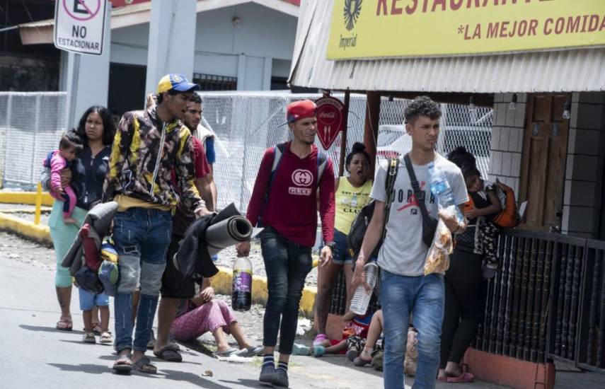Paso Canoas, un “infierno” para migrantes varados en la frontera de Costa Rica y Panamá