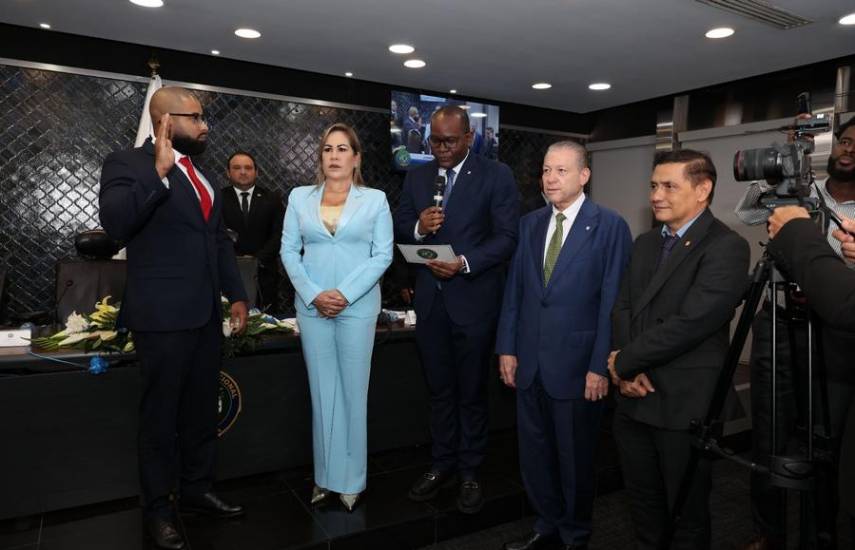 Diputado Víctor Castillo asume presidencia de la Comisión de Economía y Finanzas