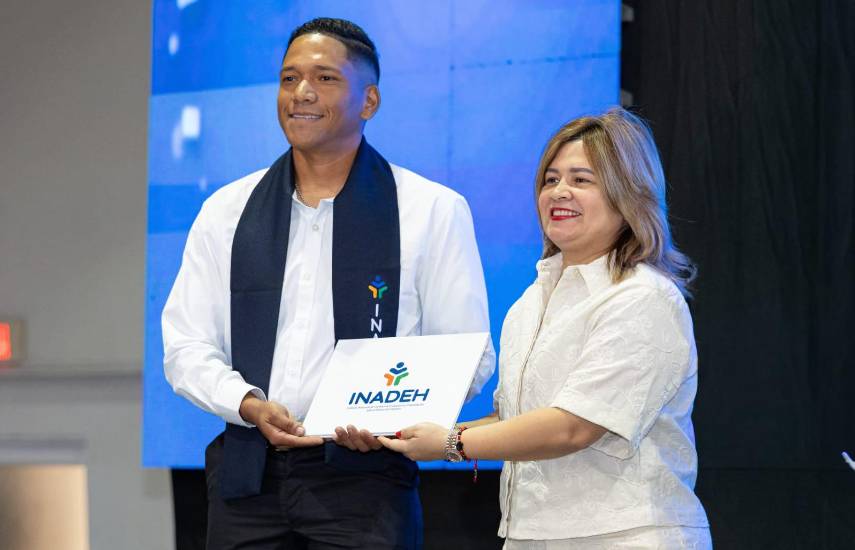 INADEH entrega 1,550 certificados en graduación masiva
