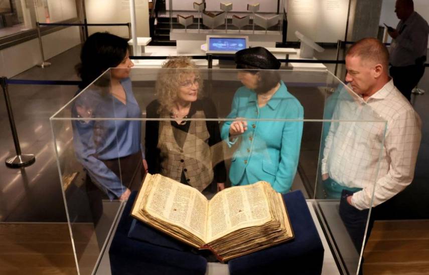 La Biblia hebrea conocida más antigua se expone en Israel