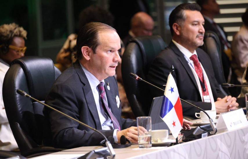 COrtesía | El Canciller panameño Javier Martínez-Acha (i).
