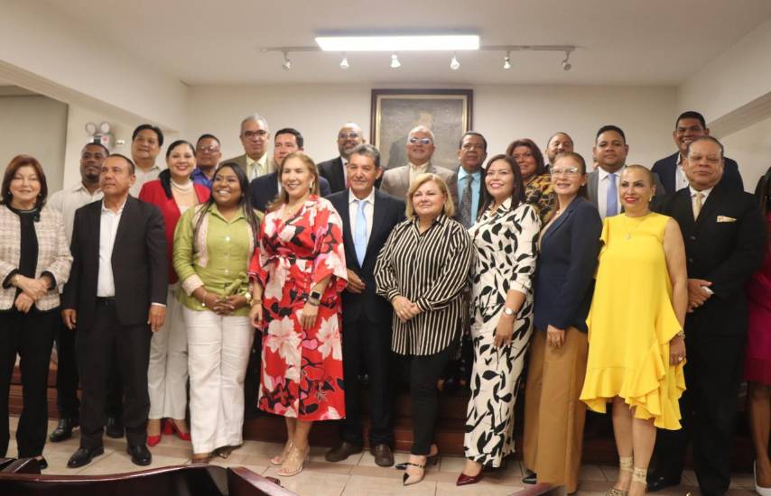Gremios municipales y el Colegio Nacional de Abogados firman convenio