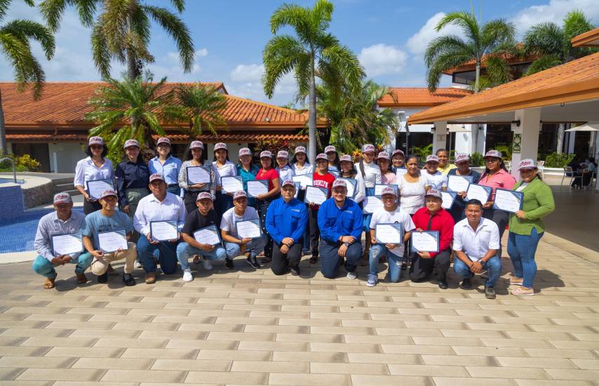 ML | Jóvenes beneficiados con el programa de becas impulsado por la empresa Cobre Panamá.