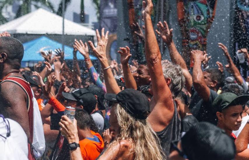 Panameños y extranjeros descargan energía en los culecos