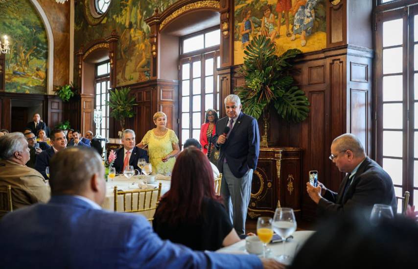 Presidente Mulino reconoce labor de los periodistas