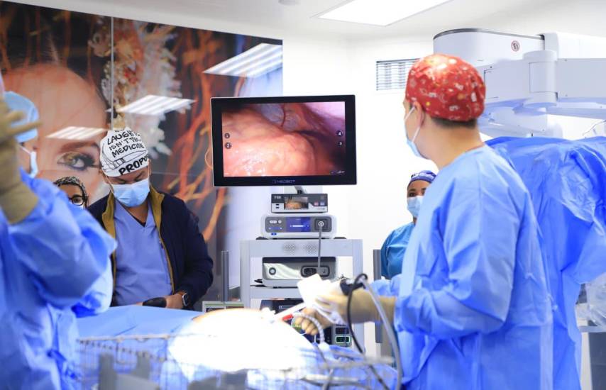 CSS realiza con éxito el primer bypass gástrico robótico en la Ciudad de la Salud