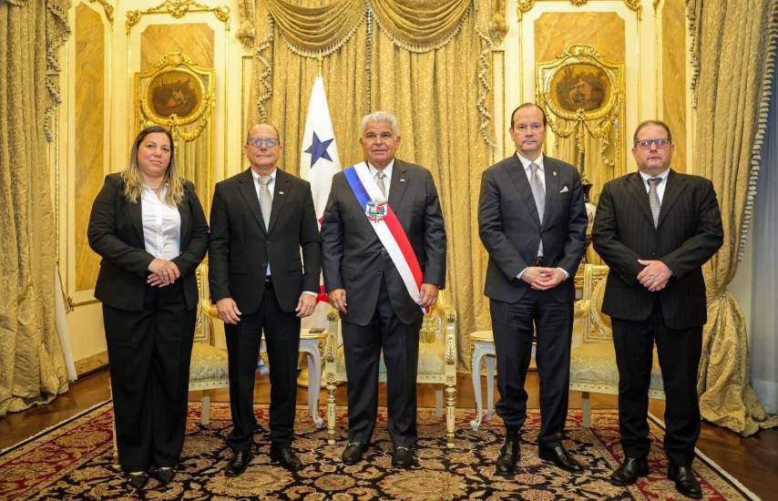 Cortesía | El presidente José Raúl Mulino recibe en la presidencia a los diplomáticos.