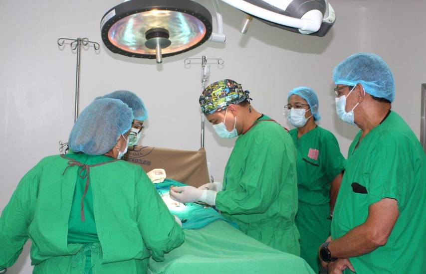 Habilitan quirófano #8 en el cuarto de urgencias del Hospital Dr. Gustavo Nelson Collado en Herrera