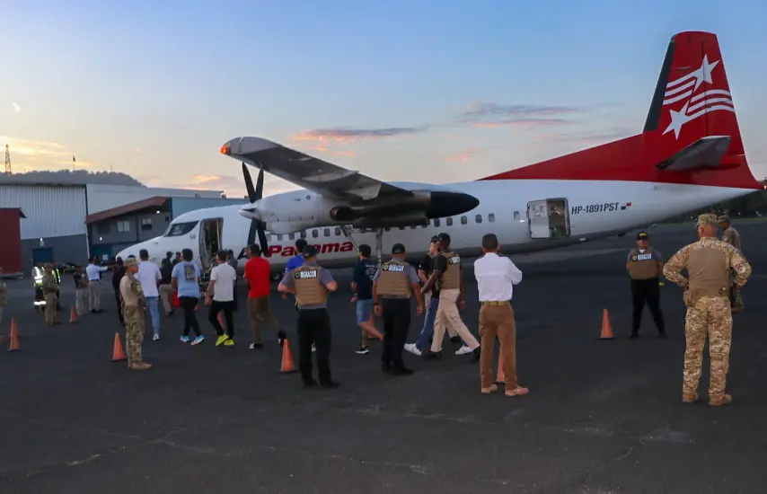 Migración deporta y expulsa a más de 43 extranjeros hacia Colombia