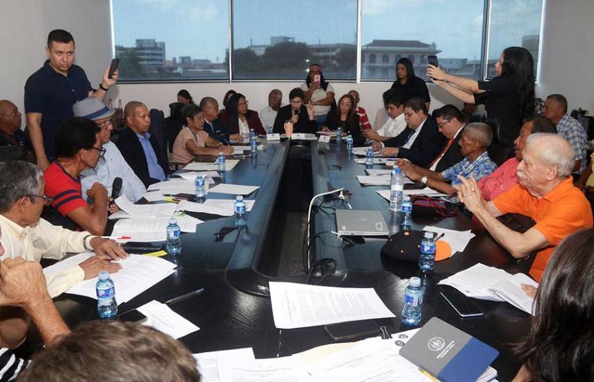 Proponen que jubilados con pensiones menores de $600 reciban el primer pago de equiparación en enero de 2027