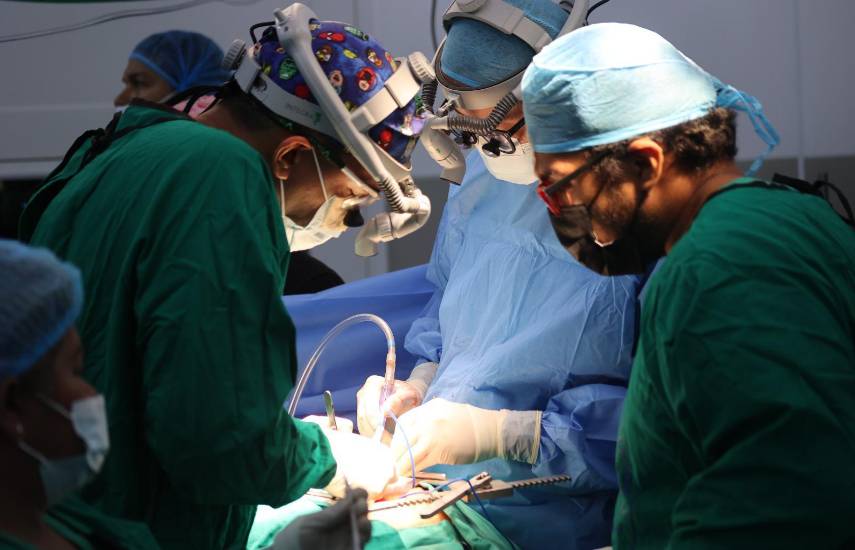 David tiene servicio permanente de cirugías de corazón abierto